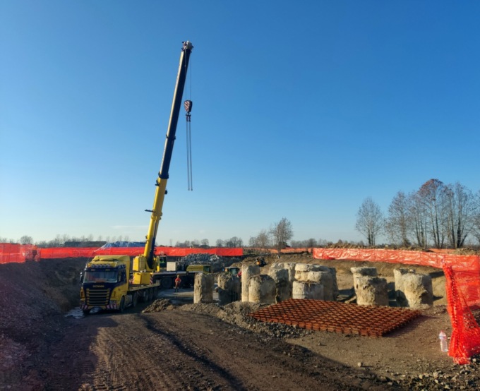 Uno scorcio dei lavori in corso tra Piadena e Mantova