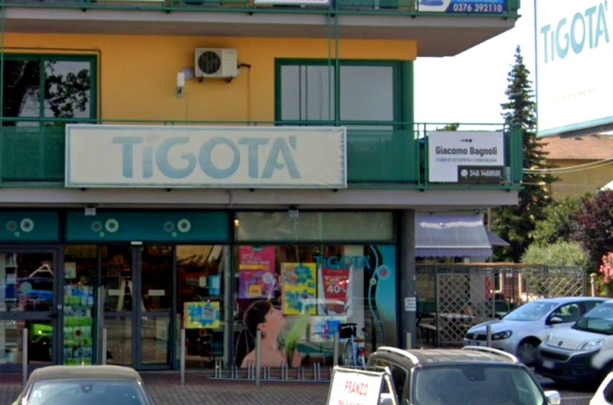 Va a fare la spesa al Tigotà ma prova a non pagare la merce, scatta la denuncia