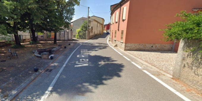 Ciclista si schianta contro un palo, 69enne in ospedale in elisoccorso