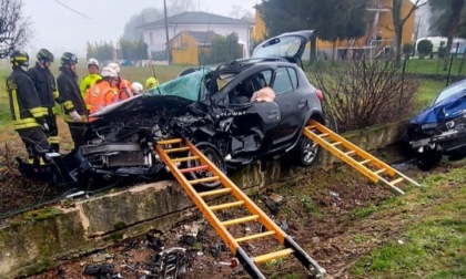 Scontro frontale fra due auto a Curtatone, 5 persone ferite