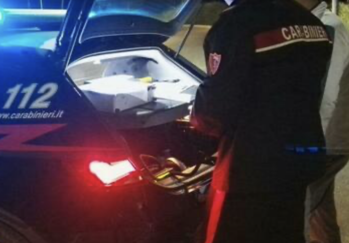 Beccato alla guida con una patente falsa, venditore ambulante nei guai a Viadana