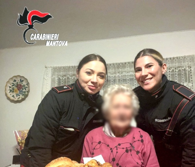 “Mi sento sola…”: e i carabinieri vanno a tenere compagnia ad un’anziana signora