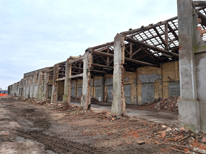Giù la vecchia falegnameria di Belfiore, arriva un centro di controllo dei treni