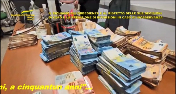 Ingenti quantità di denaro sequestrato durante l'operazione