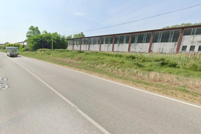 Frontale contro un camion all’alba, muore un muratore 54enne