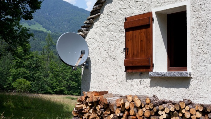 Televisione e digital divide: il satellite, risorsa chiave per le aree montane