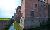 Si butta nel fossato del Castello di San Giorgio per salvare il cagnolino, turista 21enne in ospedale