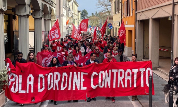 Metalmeccanici in piazza, giornata di sciopero anche a Suzzara: “Parola d’ordine contratto”