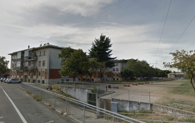 Rissa tra condomini ai Cinque Continenti di Castiglione: insulti e coltellate, 66enne via in eliambulanza