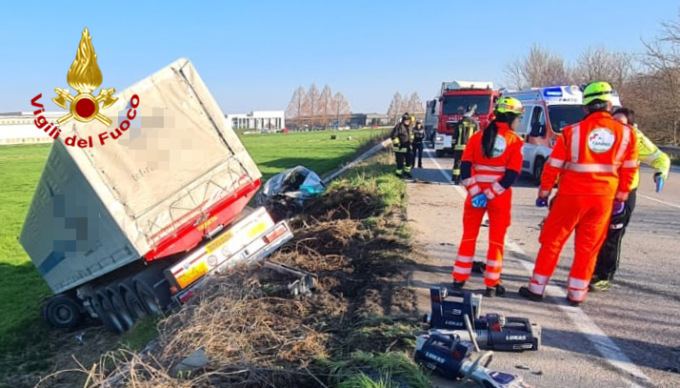 Un'immagine dal drammatico incidente lungo la Goitese