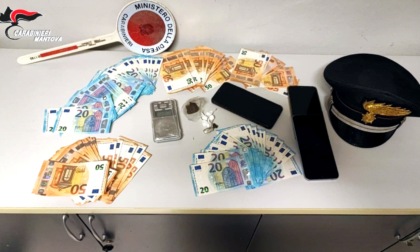 Viavai vicino a casa: i carabinieri trovano cocaina, hashish e 3mila euro in contanti