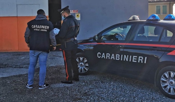 Operaio clandestino sfruttato da due imprenditori diversi: entrambi denunciati
