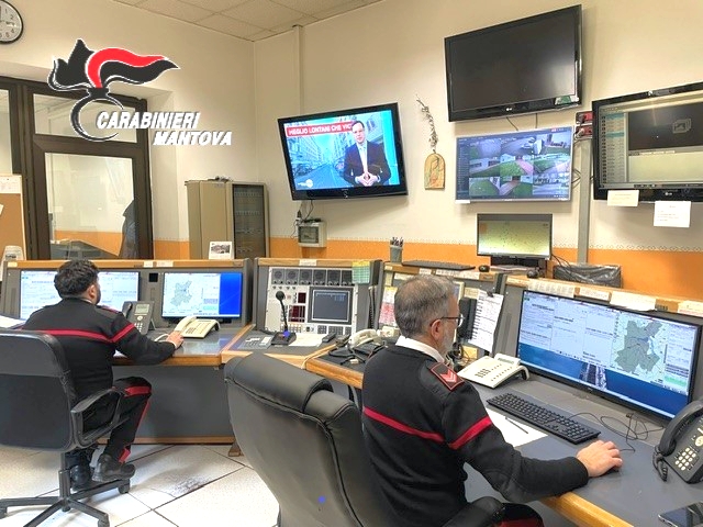 “Voglio farla finita”, i carabinieri stanno al telefono con lui e riescono a salvarlo