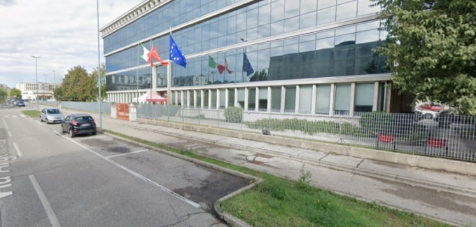 Colto in flagrante mentre tentava di forzare una finestra della CGIL, denunciato 56enne