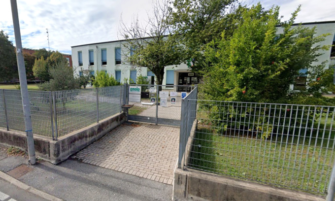 Ruba le merendine all’Enaip e si ferisce: trovato dai Cc mentre mangia a poca distanza con la mano sanguinante