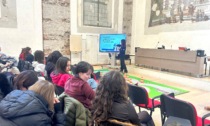 Cosa si prova quando si guida ubriachi o sotto l'effetto di sostanze, polizia locale a scuola