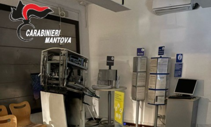 Assalto al postamat con la tecnica della “marmotta”, l’esplosione nella notte