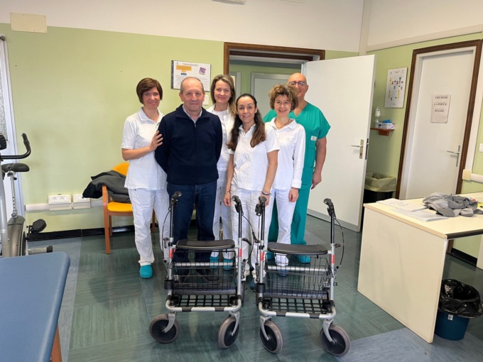 “Grazie per le cure che mi avete garantito”, paziente dona due deambulatori al Poma