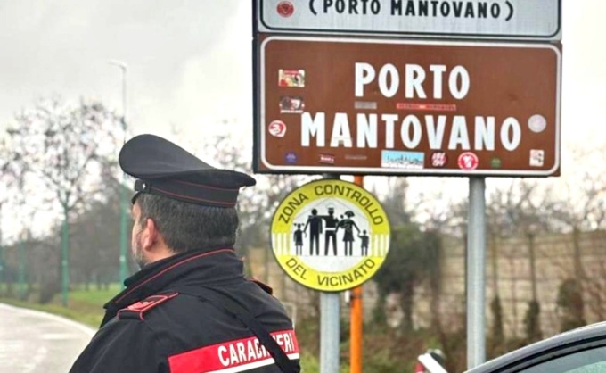 Fugge a tutta velocità nella notte inseguito dai carabinieri: era ubriaco (e recidivo)