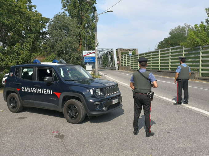 Armi alterate e abusive e non regolarmente detenute: arrestato titolare di un bar