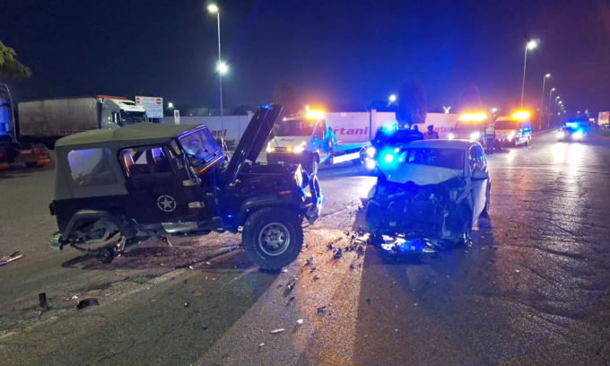 Schianto tra auto in centro a Castiglione: un 41enne e un 59enne in ospedale