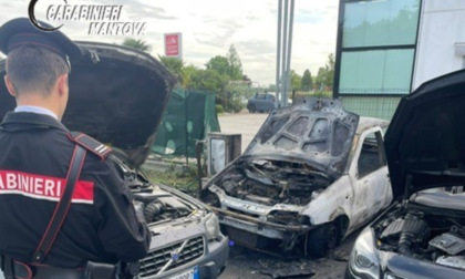 Incendio a Pegognaga, tre auto in fiamme all'officina elettrauto Baraldi