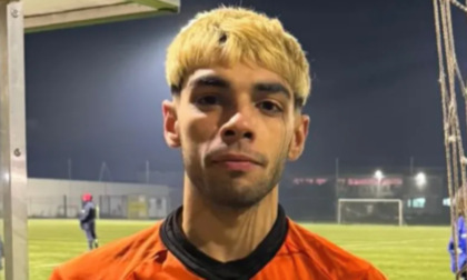Manuel Calandrino muore a 23 anni in discoteca, la passione per il calcio e i tatuaggi