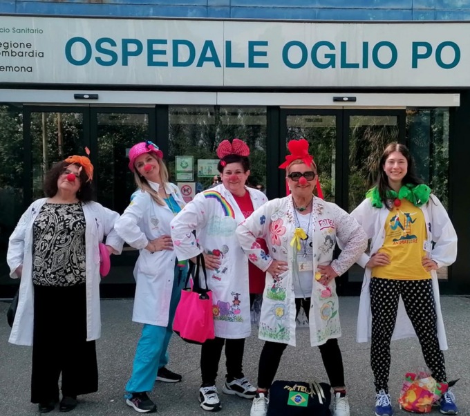 I volontari all'ingresso dell'ospedale di Casalmaggiore