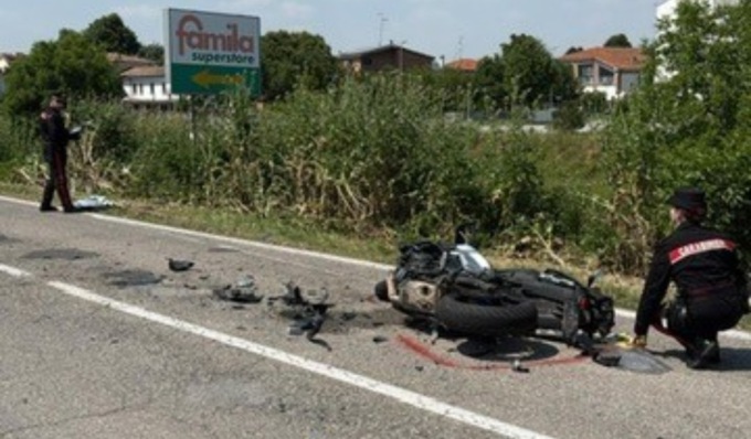 Schianto a Gonzaga tra auto e moto, grave 40enne in ospedale in elisoccorso