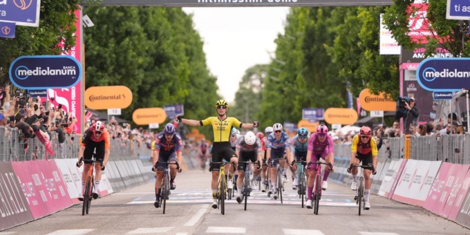 Olav Kooij vince la 12esima tappa del Giro d’Italia 2025 con l’arrivo a Viadana