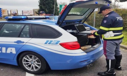 In giro in auto: a bordo machete, tirapugni, coltello, pinze e spray urticante