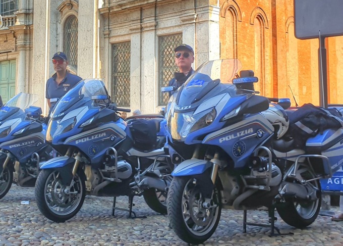 Il bimbo sta male: i poliziotti in moto scortano l’auto della nonna fino in ospedale