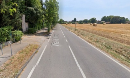 Ciclista 14enne travolto da un'auto, trasportato in ospedale in ambulanza