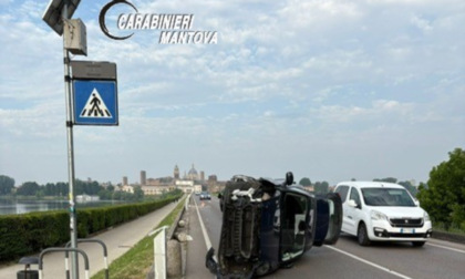 Colpo di sonno alla guida, 20enne si ribalta con l'auto sul ponte di San Giorgio