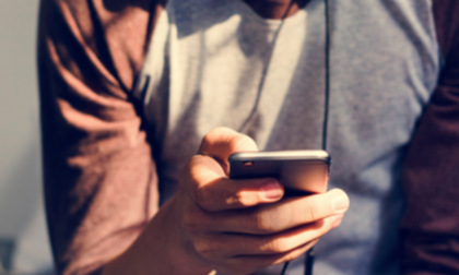 Flirta sui social con una ragazza e le invia foto intime, studente mantovano ricattato da due truffatori