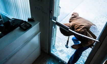 Ladri nel negozio di una parrucchiera, rubati 200 euro dal registratore di cassa
