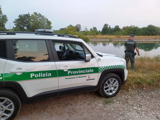 Bracconaggio nell’alveo del Mincio: la polizia provincial identifica dieci pescatori