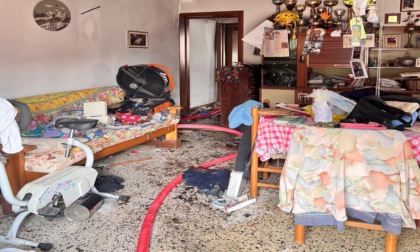 Non stringe bene il tubo del gas: accende il fornello e provoca scoppio e incendio in casa