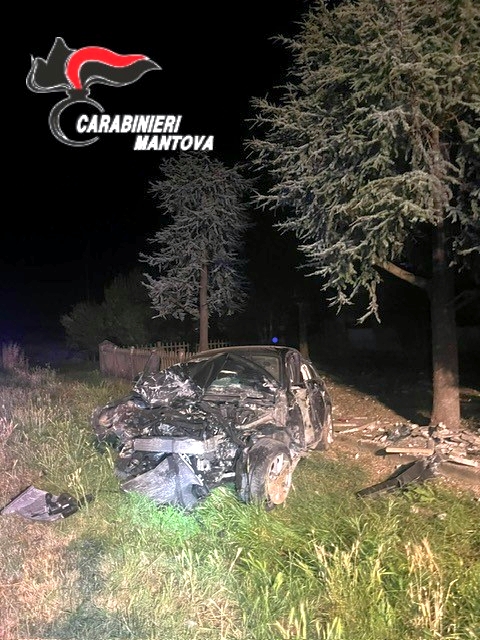 L'auto del 29enne, sostanzialmente distrutta dopo l'impatto