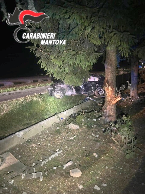 incidente sermide e felonica 29enne auto contro muro (3)