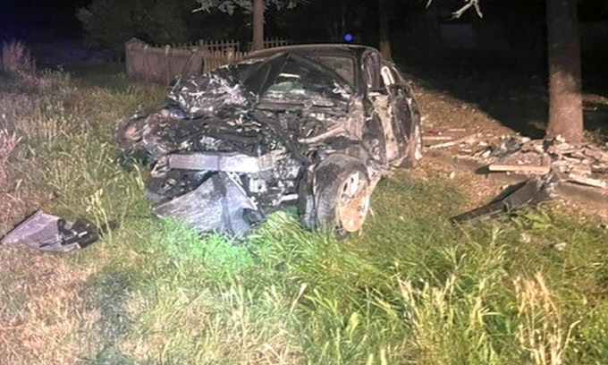 Si schianta con l’auto contro un muro di recinzione: grave un 29enne