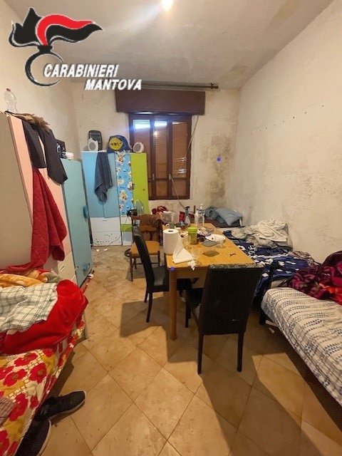 L'interno di uno degli alloggi a Malcantone di Sermide e Felonica