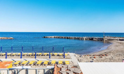 Colpito da un malore in spiaggia a Sanremo, muore 90enne mantovano