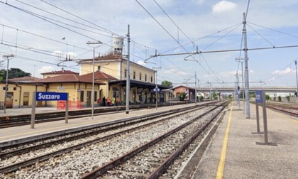Un 17enne aggredito e derubato mentre aspetta il treno, quattro minorenni fermati