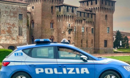 Uomo armato in centro a Mantova: fermato dalla Polizia; controlli straordinari in città