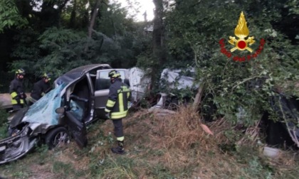 Auto esce di strada e precipita in una scarpata: ferito 47enne a Castiglione delle Stiviere