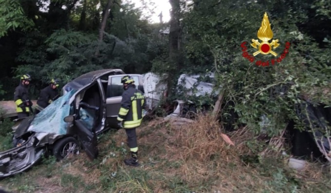 Auto esce di strada e precipita in una scarpata: ferito 47enne a Castiglione delle Stiviere