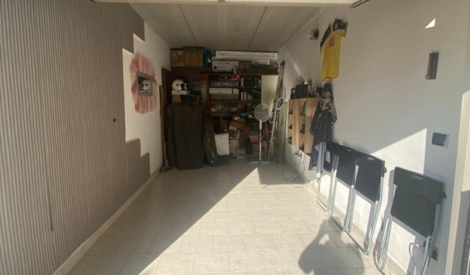 Tagli e pieghe in garage: il barbiere, non di Siviglia ma di San Giorgio, era abusivo