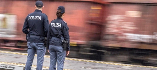 Agenti della Polfer durante un servizio