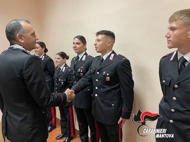 Un momento del saluto ai carabinieri appena arrivati in provincia di Mantova